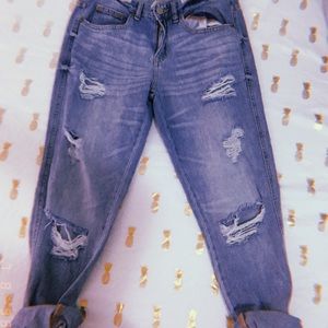 ™️Ripped boyfriend jeans💙